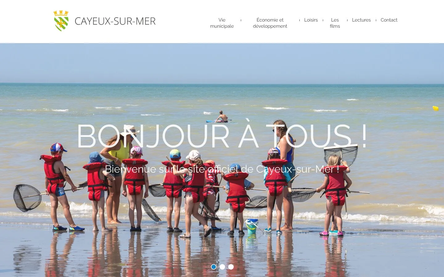 Page d'accueil du site de la ville de Cayeux-sur-Mer : bandeau photo d'une classe de mer sur la plage.